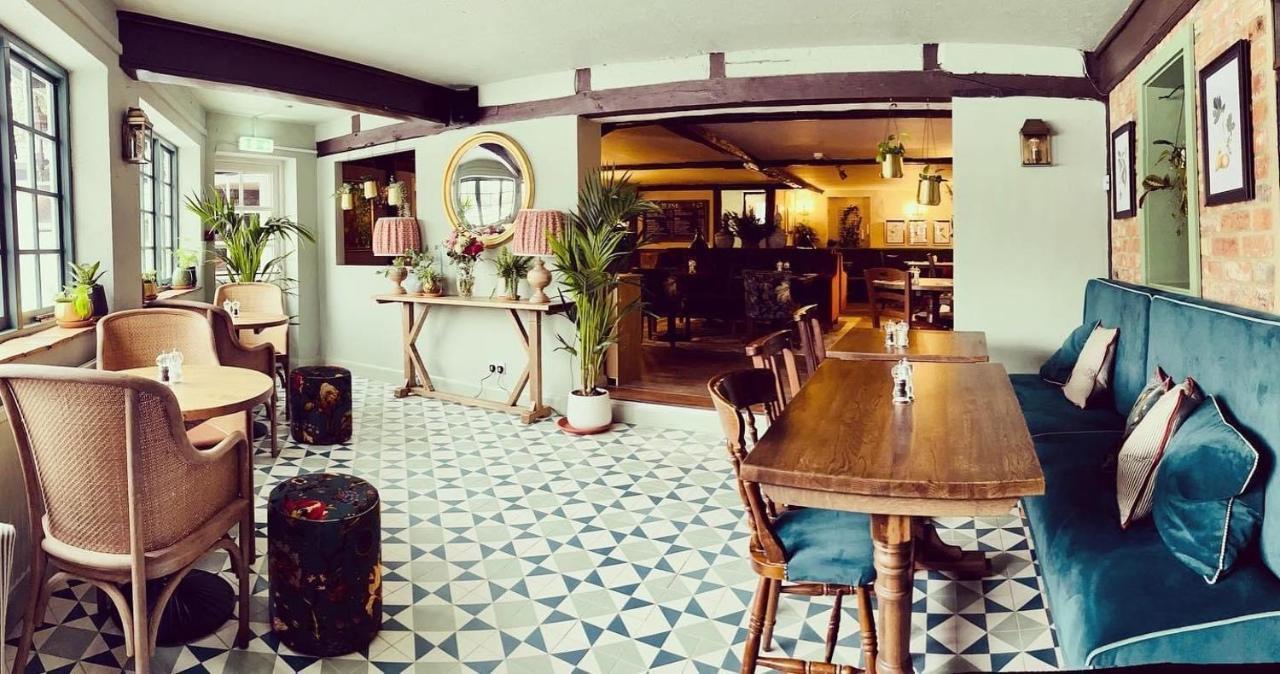The New Inn Heckfield Хук Екстериор снимка