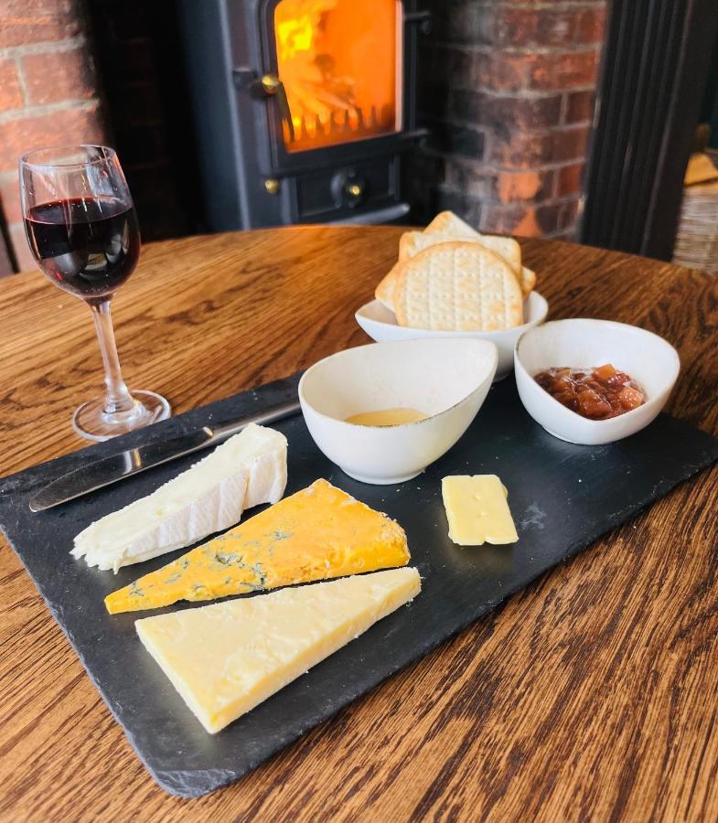 The New Inn Heckfield Хук Екстериор снимка