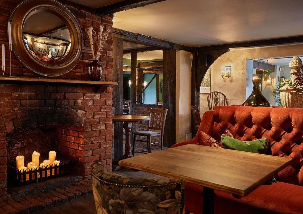 The New Inn Heckfield Хук Екстериор снимка