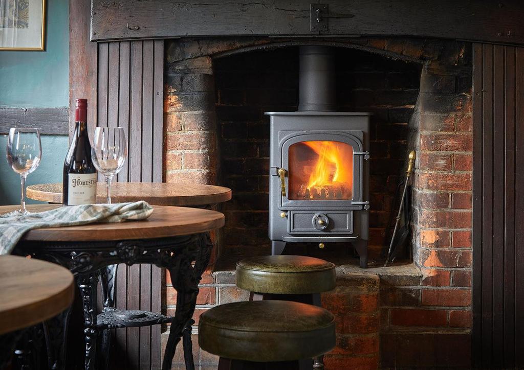 The New Inn Heckfield Хук Екстериор снимка