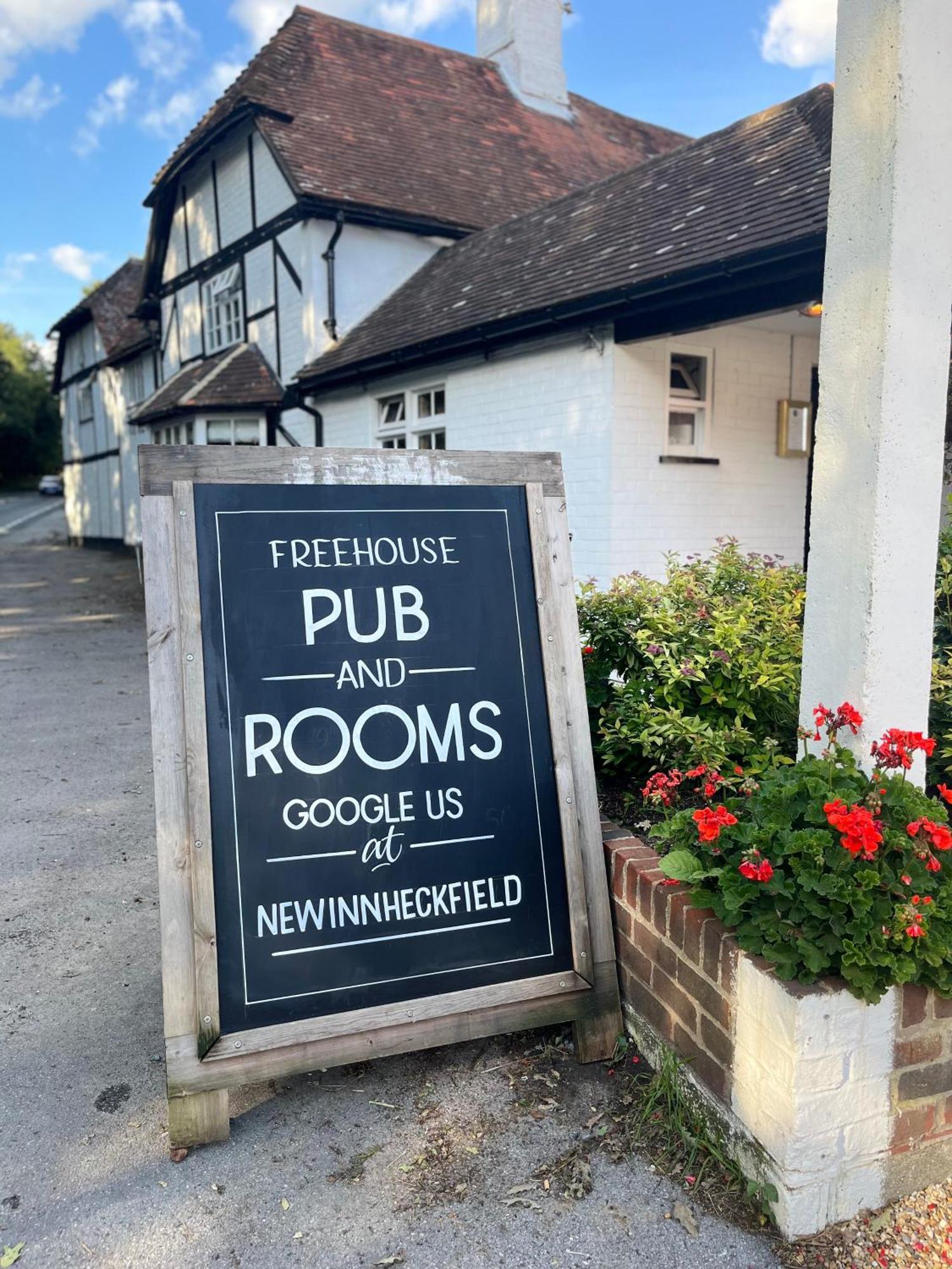 The New Inn Heckfield Хук Екстериор снимка